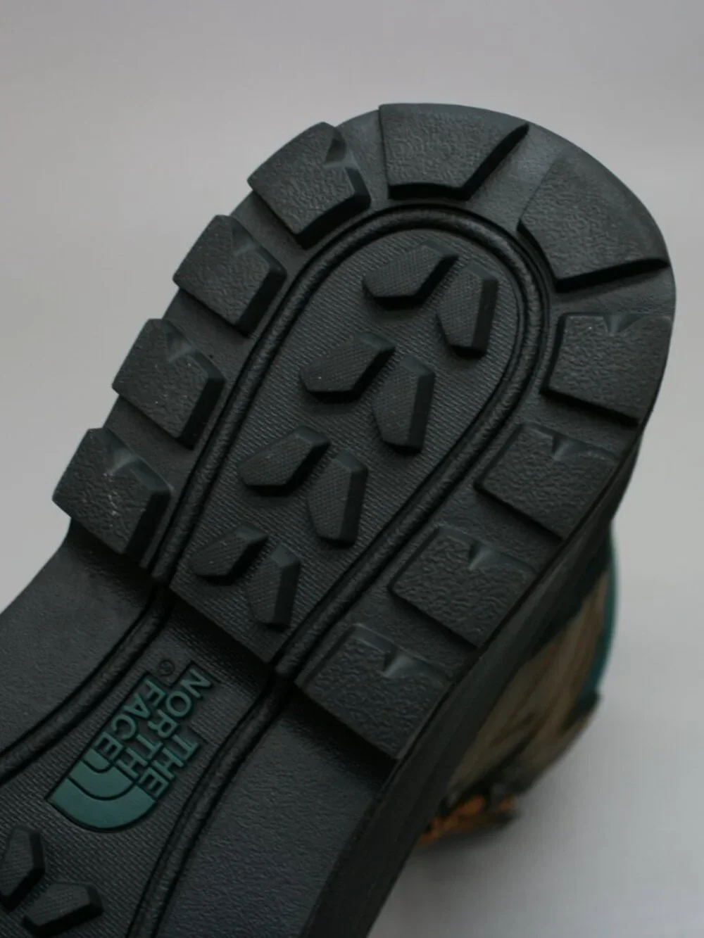 The North Face Men's 9 Chilkat V 400 Waterproof Brown Black Winter Snow Boots